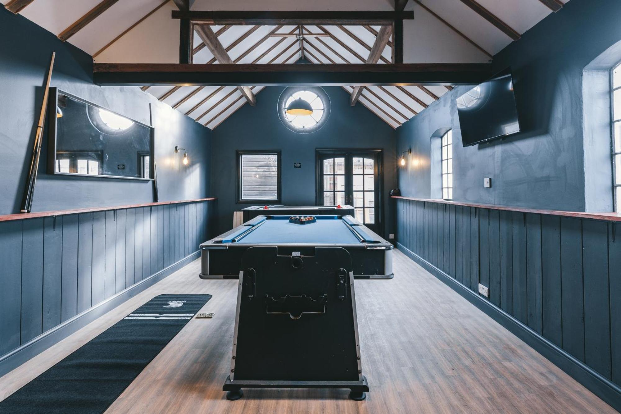 House With A Cinema And Games Room, Sleeps 17 Shrewsbury Exteriér fotografie